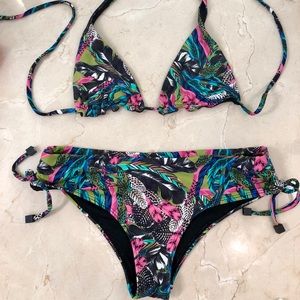 Onda de Mar Bikini Palm print. size Small